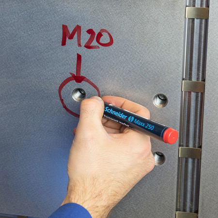 Maxx 250 black Line width 2+7 mm Permanent markers by Schneider